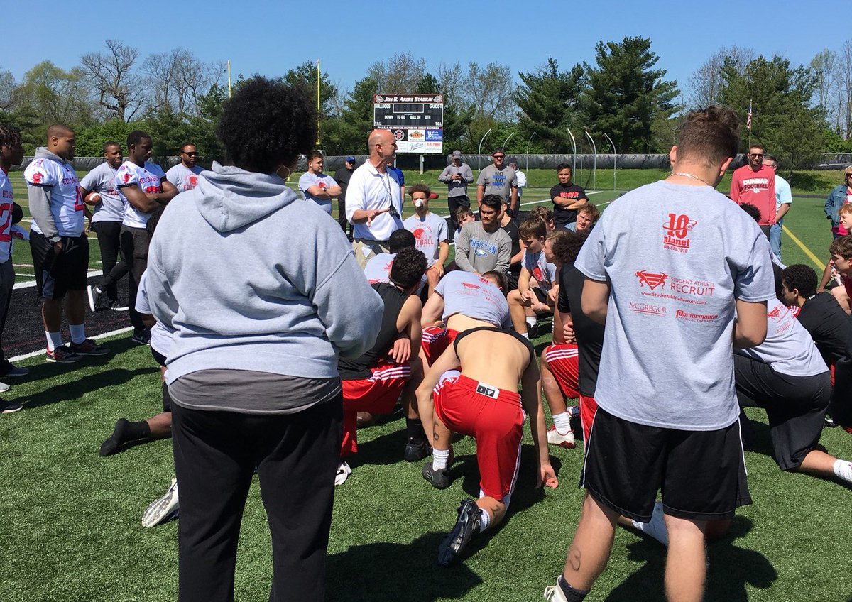 Great day at the Showcase today @DunbarBulldogs1 !  Top performer results will be posted soon! <a href="/coachwesj/">Coach Wes Johnson</a> 15 High Schools represented and lots of competition and work!