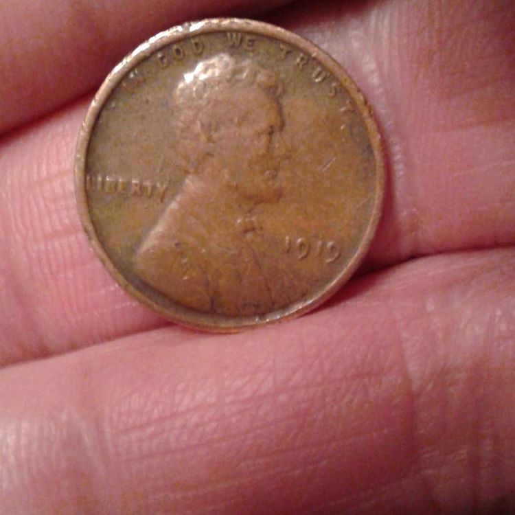 collectUScoins's tweet photo. You never know what you'll find in your change. First time I've got a Lincoln Cent older than 1940 in a long time. https://t.co/whYMMXxtfK #Coins #lincoln #cents #wheatcent https://t.co/KIUVtMPWFF