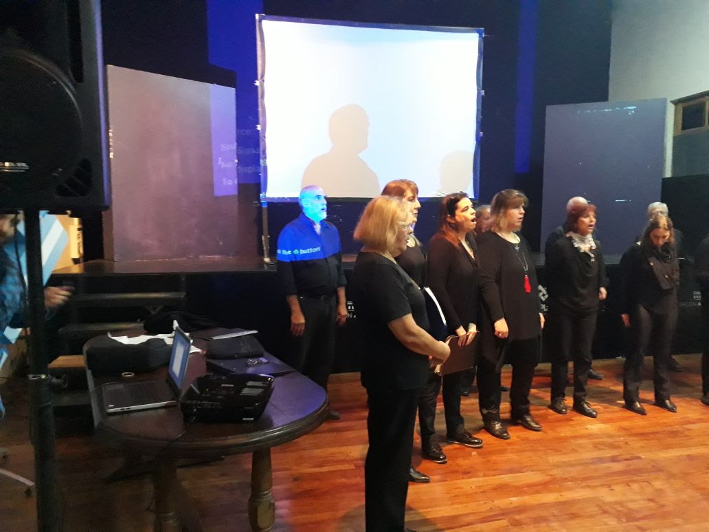 Sociedaddelavoz's tweet photo. Así nos preparamos para el acto de cierre de la XVI Campaña por el #DiaMundialdelaVoz en breve comienza la noche de las voces!!!! #DMV2018 #TodalaVidaconVoz https://t.co/Rf4EJcoOSH