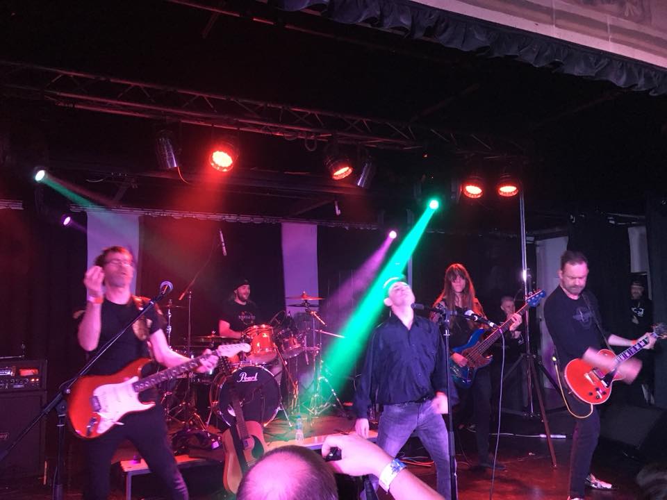 Positivebeams's tweet photo. Congrats on Rocking Winter's End well @3hobbits @jenclarkmusic @Markotron @Daren68 @TudorKeyboards @HenryRogersUK 
Enjoy the rest of the night 😎🤘🤘🤘#progrock #WintersEnd2018 #musicians https://t.co/TL4nMqgvmf