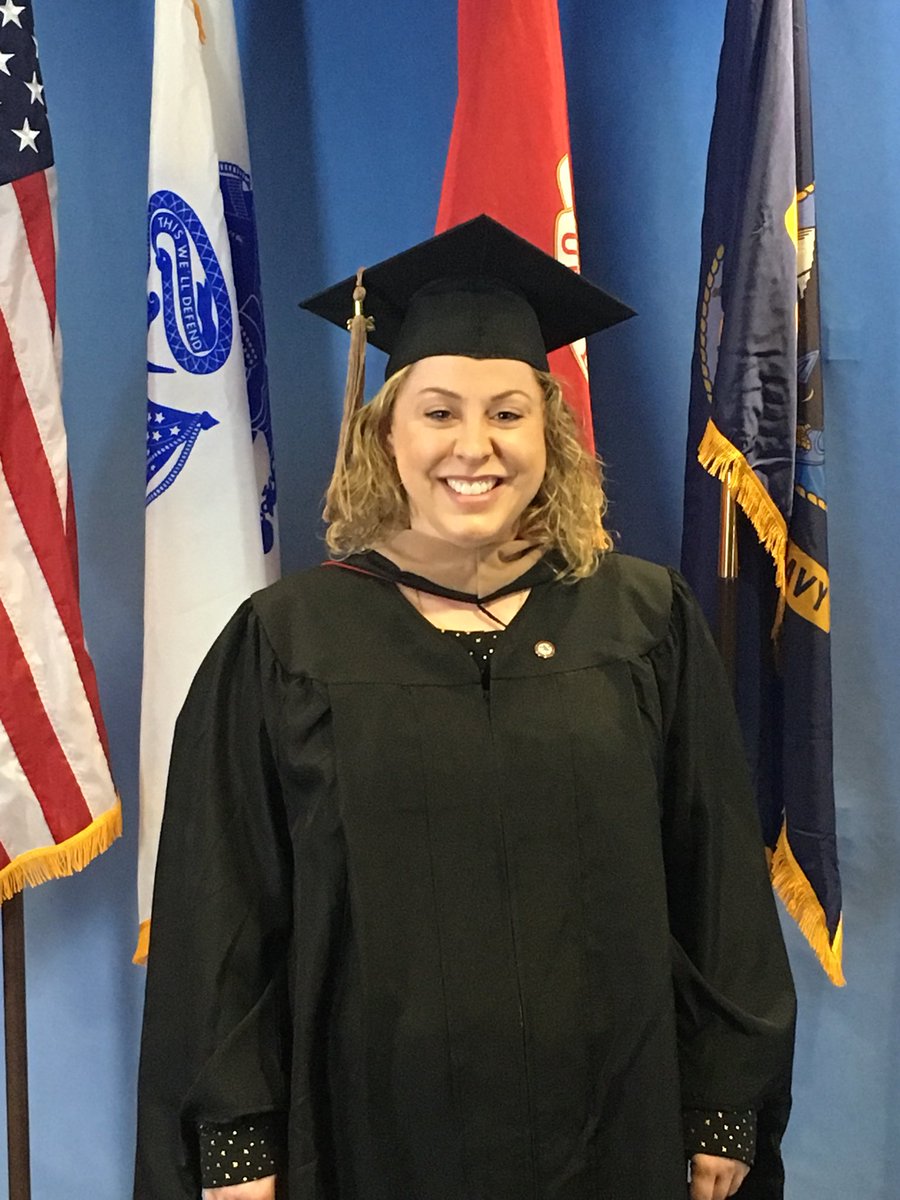 MatthewALanham's tweet photo. Congrats Kim (and Stella) for earning your MBA degree! #leader #MBAmama #proudhubby https://t.co/qFxj6q7V33