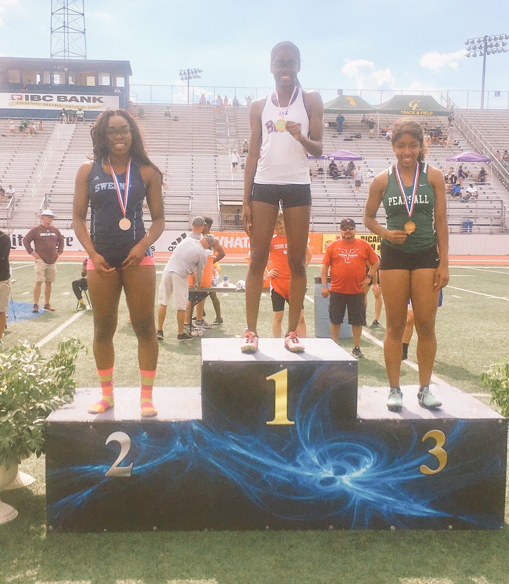 Leah Smith is your 4A Region IV 200m Champion!!!