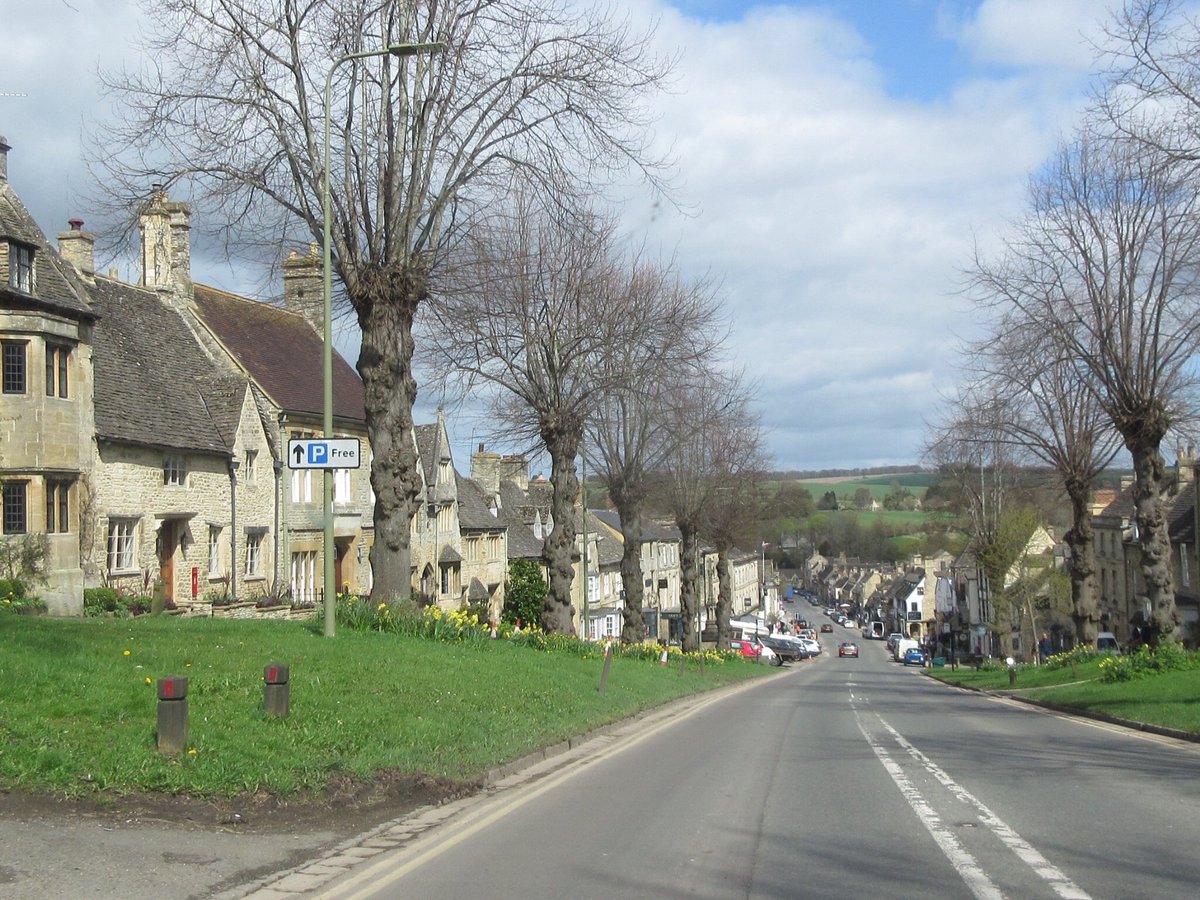 #Burford is one those fabulous #HistoricTowns
<a href="/TownOfBurford/">Burford, Cotswolds.</a> truly stunning with so many delightful shops including a certain Independant bookshop <a href="/madhatterbook/">Madhatter Bookshop</a>