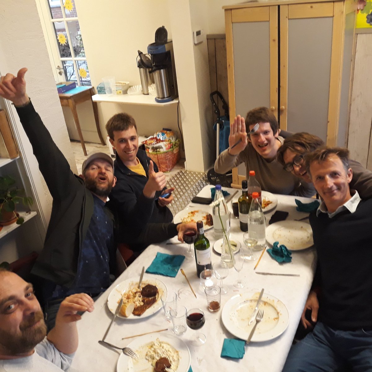 keldertrapken's tweet photo. BBQ met De Vlotter. Leuk om herinneringen op te halen  #keldertrapken #rijdendzwembad https://t.co/jnNiYM27Vz
