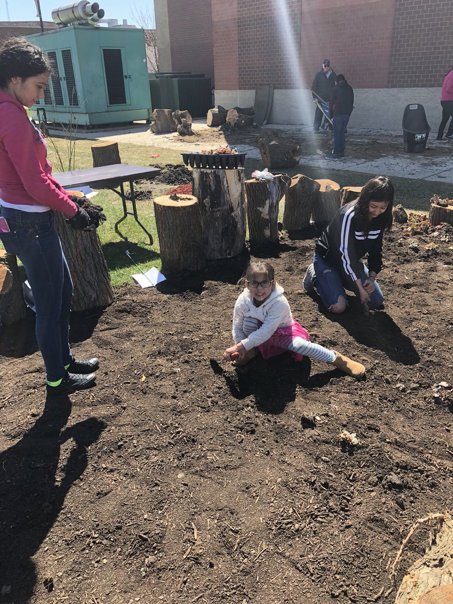 RhinoJaq's tweet photo. SAALT getting after it! @JSMFC Excellent time today @bio_otoole Your students @MortonMonarchs are impressive! #MortonPride #OrgulloMorton https://t.co/gg8LkX3xRR