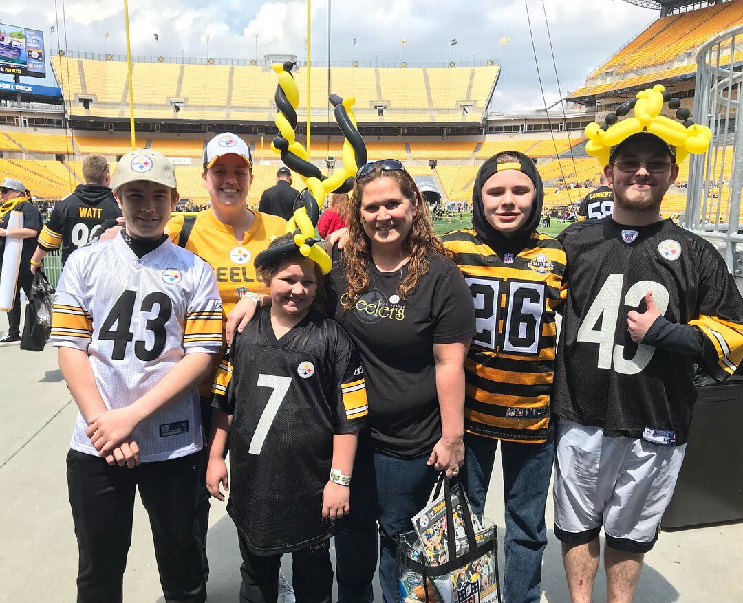 SteelersUnite's tweet photo. Thanks to everyone who came out to #FanBlitz today at Heinz Field! It was AWESOME to have #SteelersNation back at home. #HereWeGo #SteelersDraft https://t.co/5d4EvK0oAN
