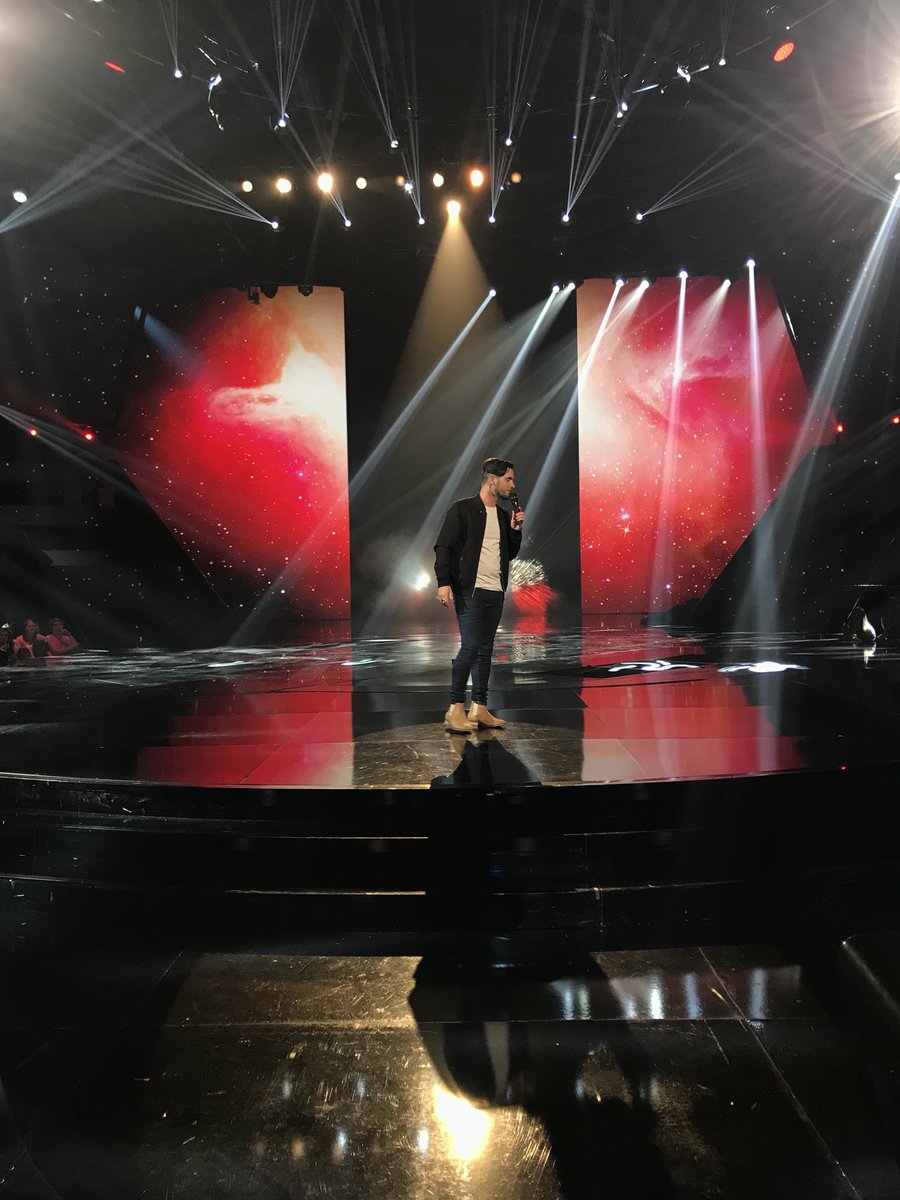 nikosaliagas's tweet photo. #thevoice @LouisDelortOff now https://t.co/boO7fgXDyV