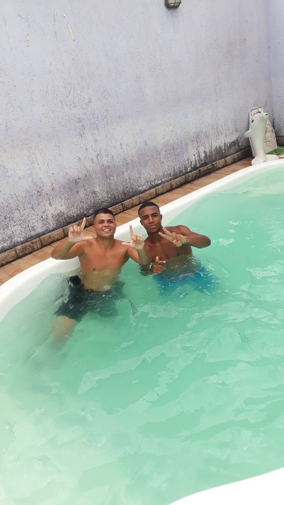 RDSAFESTA's tweet photo. Pega os cria 🍻👏
#RDS https://t.co/Q09FN4VIfU
