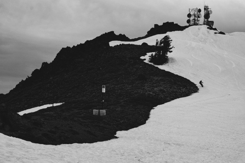 snowledge_co's tweet photo. Garrett Cygan making some late spring turns at Alpine Meadows. PC @rileybathurst 
@snowledge_co #snowledgeispowder
#splitmoreworkless https://t.co/rPg7vHALXC