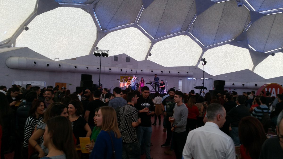 YolandaRodVal's tweet photo. Por segundo año fieles a las cervezas artesanas vallisoletanas @vallacerveza. Buenos conciertos de #Cañoneros, #rockandrollcircus y #dekanteo.
Rica la #cerveza #BlackInverna de #BarbasBeerProject y otras de @secretodelabad, @cerveceracasasola, y @CervezaMilana. https://t.co/aQXJCFOd3W