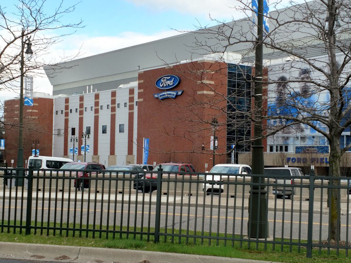 frc4905's tweet photo. The team has arrived at Ford field & we are ready for some final match action and the closing celebration! #omgrobots #frc4905 #firstchamp #firstpowerup #netocmp https://t.co/5OlcQjIKu1
