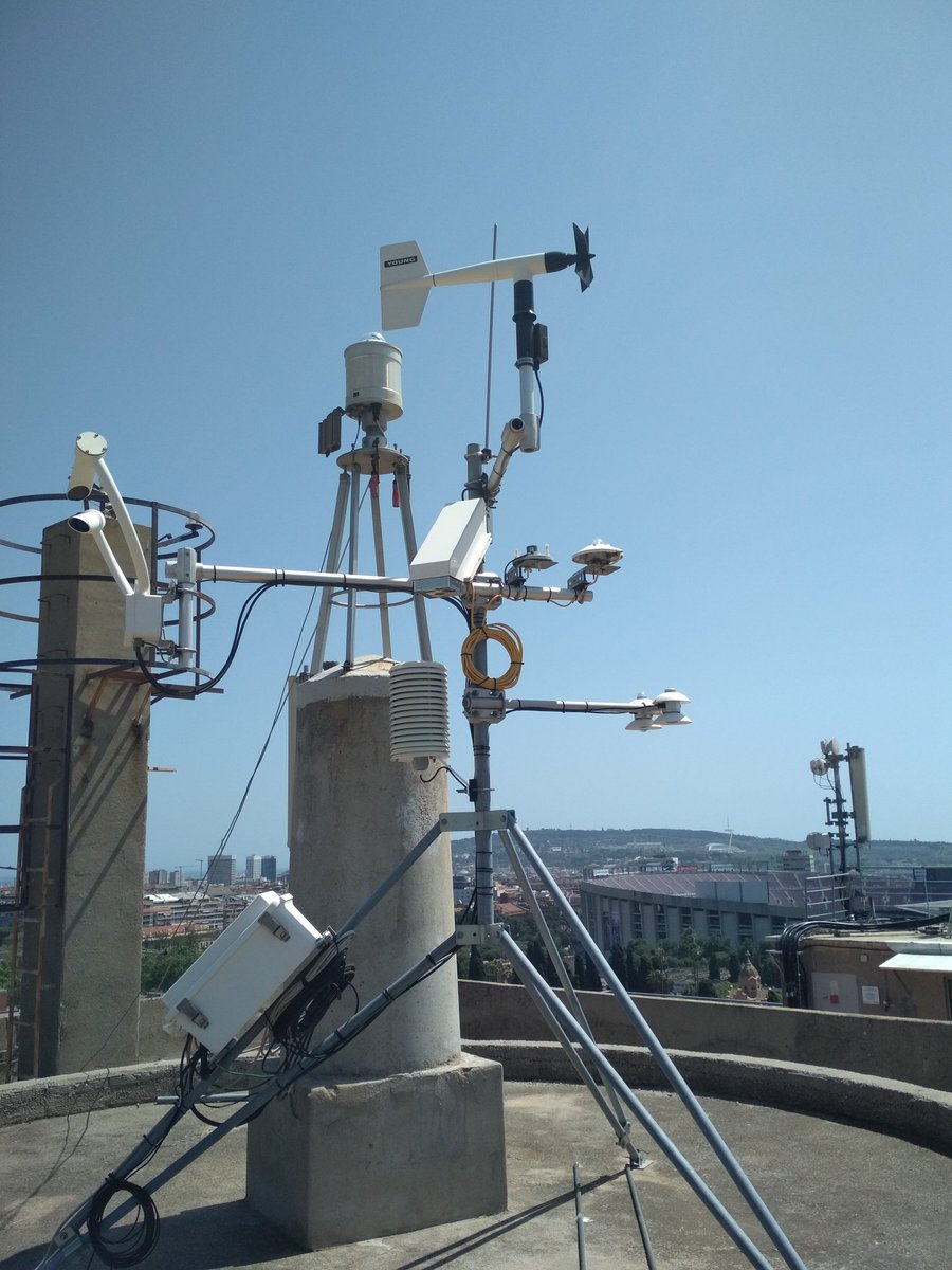 Volem donar les gràcies a <a href="/MeteoUBFisica/">MeteoUBFisica</a> <a href="/FisicaUB/">Facultat de Física UB</a> @MeteoSER <a href="/meteocat/">Meteocat</a> <a href="/TomasMolinaB/">Tomàs Molina</a> <a href="/AlfredRPico/">Alfred Rodríguez Picó</a> per ajudar-nos a muntar la nova estació meteorològica de la nostra facultat.     La <a href="/unisedr/">Universitat de Sant Esteve de les Roures</a> recolza el coneixement. Esperem  noves millores d'aquí poc.