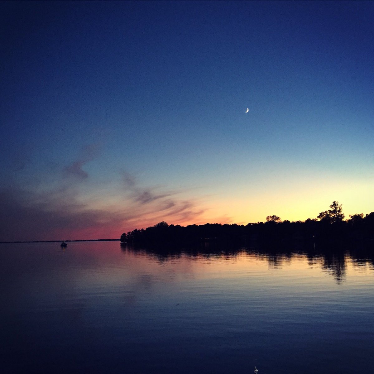 kyhanlin's tweet photo. Honestly can’t wait to be sitting on the water with a beer this summer. 😌🍻🎣 #HurryPlz https://t.co/UGaUeZlq9L