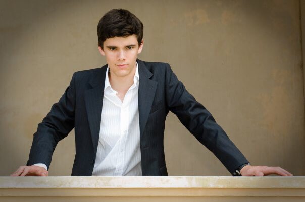 andrew_w_burns's tweet image. Late to the party, but #FirstHeadshotDay...