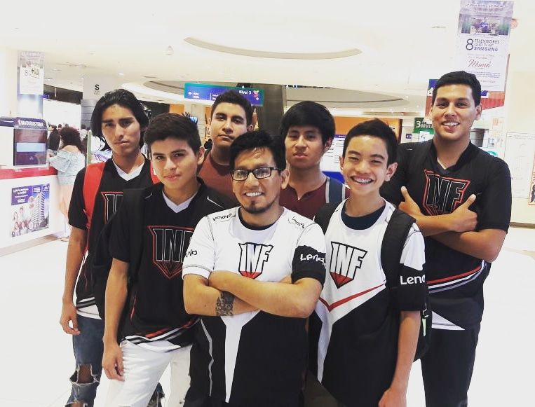 JcCr2201's tweet photo. El día de hoy se jugó la #KingSlayerTournament en la cual conocí a gente muy buena onda y la verdad fue un gustazo haberlos conocido<3 @Kili_CR @AEduardoGames @RenatoAND06 @pepeao @gpgaboo @SandroCMPunk17 @NemoCR21 @RamiroF04 @Cero31CR @danieldd931 @LuisHBKPoma @AndresGibu #GoINF https://t.co/8xFjtpKctx