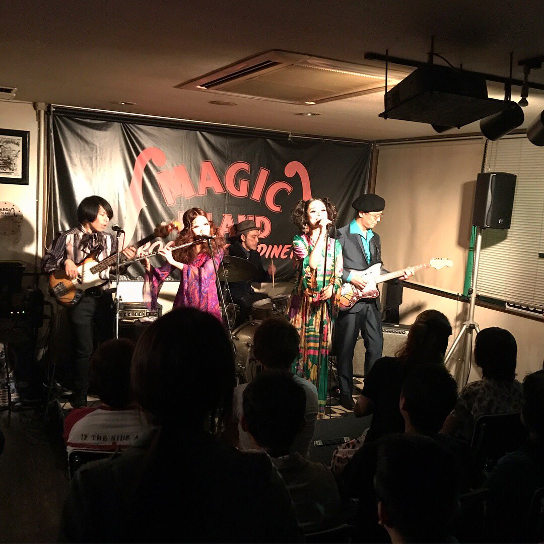 green_edge's tweet photo. 昨日はゴーワンでDJでした♪久々にいいプレー出来てお客さんにも恵まれてノっテくれたり絡んでくれて最高に楽しかったね♪久々に会えた人もいていい日でした♪
ライブは全バンドアンコール有りでかっこ良かったし楽しかったね♪
#MAGICISLAND
#サロメの唇(東京)
#ギフビリーバップス
#VelvetGo!Go! https://t.co/XYxJRzY0z6