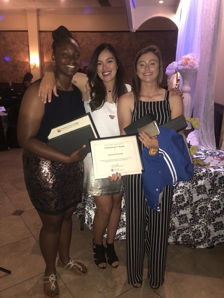 kennahraye4's tweet photo. I’ve been extremely blessed with teammates who have grown to be my sisters and coaches who have become my biggest supporters. I wouldn’t have wanted to spend my freshman year of college with any other people💙
#Diditfortheculture https://t.co/Swr1ug7kGj