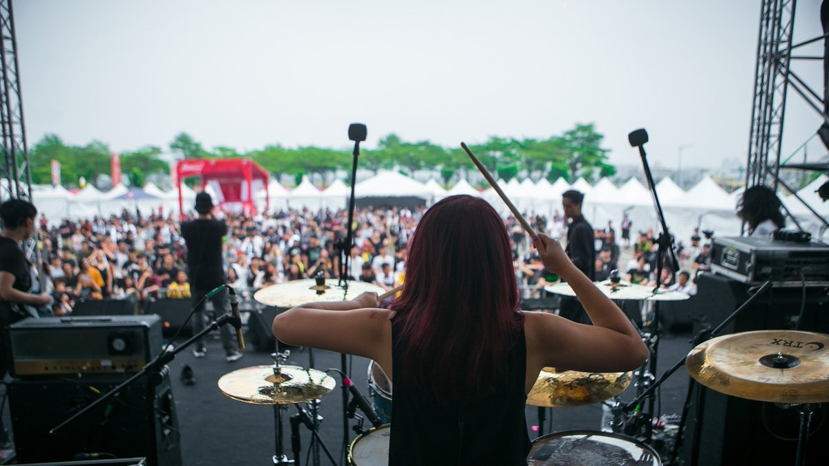 Yesterday was so intense Taiwan🔥
See you guys next year? 🤔🤘#heartownfestival #inviceversa #HTRF18