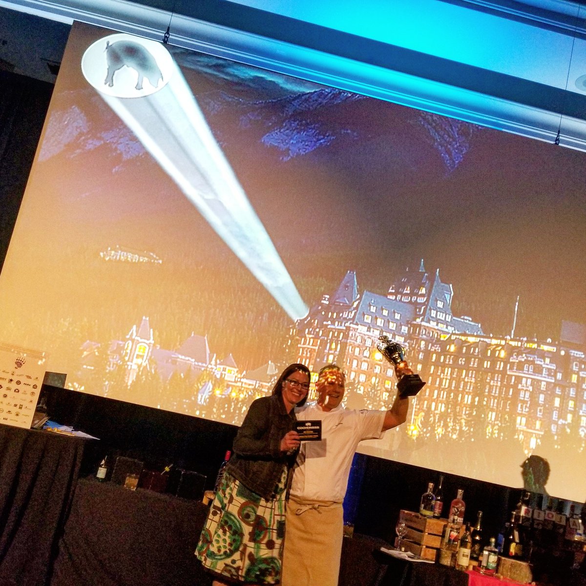 southpawmegan's tweet photo. So excited my friend @CountryAccent just WON @COCHON555 here in Banff with chef JW Foster from @FairmontSprings. https://t.co/MsuRmW703o