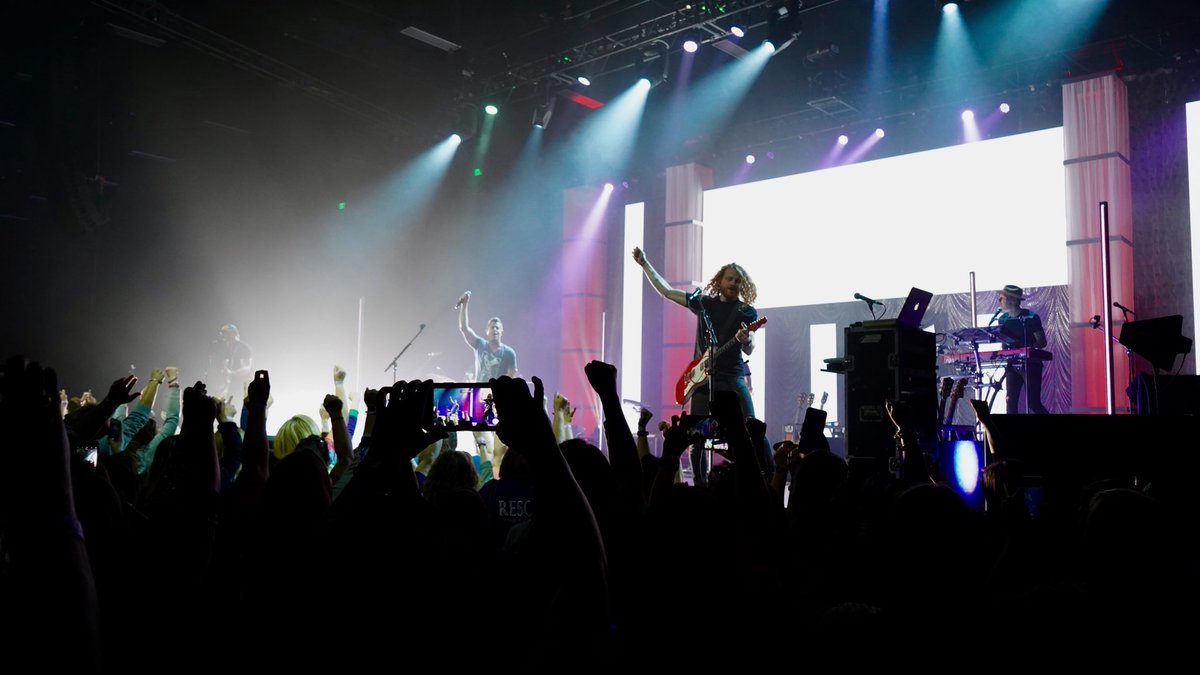 jeremycamp's tweet photo. TN!  Speechless!  @realwomenofjoy #theanswertour https://t.co/VcZCPwyu55