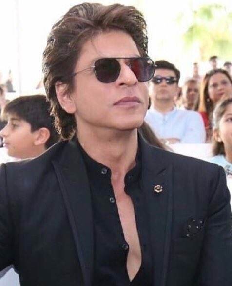 SRKUniverseBOL's tweet photo. CLOSE UP... CLOSE UP... OPEN UP!! 😉🔥😍
#sundayfunday 
#Srkians https://t.co/CZcPAeNqJ7