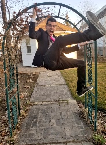 northendmc's tweet photo. Happy to be supporting the Iris Gala and the Manitoba Schizophrenia Society @mbschizophrenia today as a guest of @Bell_LetsTalk! #BellLetsTalk #winnipeg #fancy #IrisGala https://t.co/o9tJ3BOngI