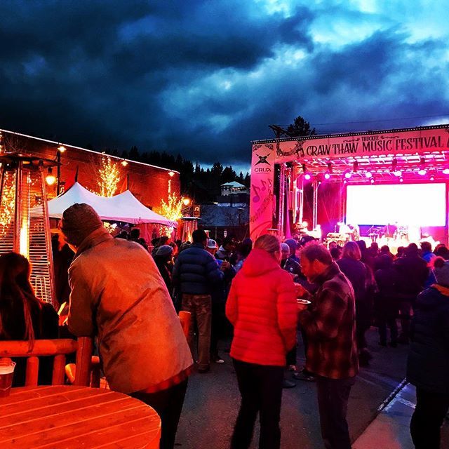 gojogojo's tweet image. Date night, dinner at Moody’s &amp;amp; the Craw Thaw Music Festival. Might have stayed longer if it weren’t so FLIPPING FREEZING! But different from last weekend. #springsurprise ift.tt/2jf7P51