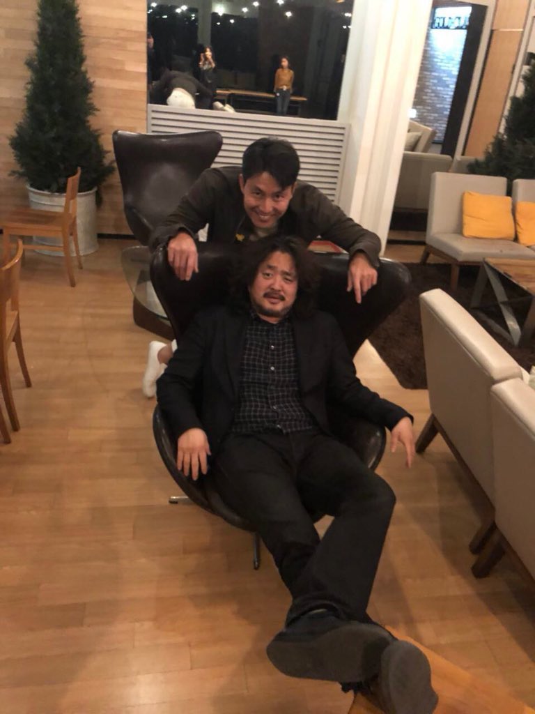 [그날,바다]총수 포즈처럼, 자신있게 만든 영화입니다...만, 제발 아무데서나 패기있는 표정 하지마요. 뒤에 정우성 있어. 아니야 그거...쥔짜 해지마....