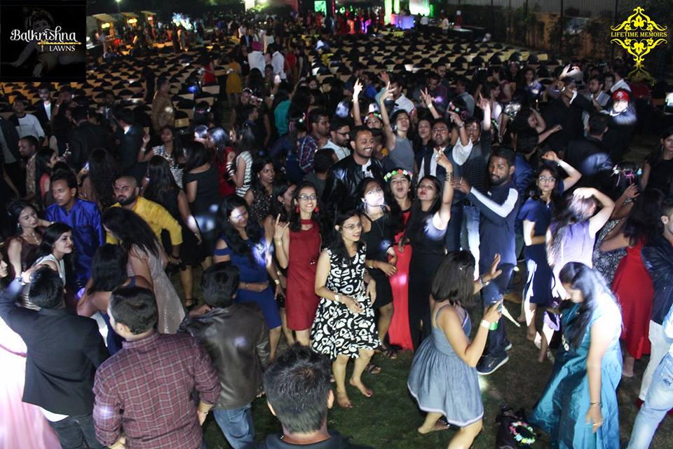 balkrishnalawns's tweet photo. Feel like a guest at your own event with the outstanding services of #BalkrishnaLawns.
#eventlawns #lawnsinPune #Puneevents #Punefest #koregaonpark #weddingtheme #weddinglawns #destinationwedding #weddinginvitations #weddingthemes
https://t.co/IOXiYZTTFg https://t.co/9q72IuXm7T