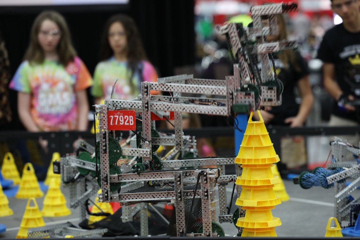 VEXRobotics's tweet photo. Some of today's top students in competitive robotics took center stage as we crowned the champions of #VEXworlds 2018. We're so proud of the talent and perseverance of these teams. Special thanks to the @RECFoundation for a great show, and for everyone who came out to support! https://t.co/gzNvJC8wEK
