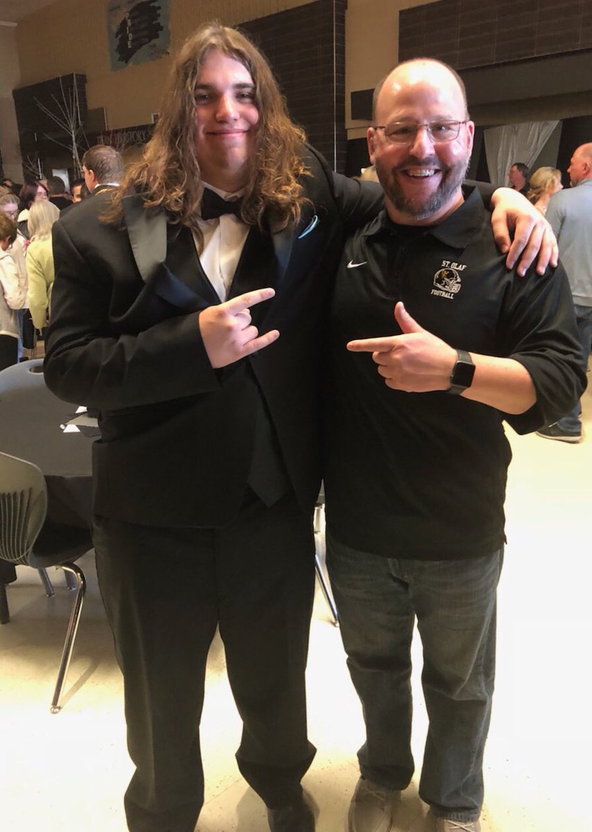 tonybarnack's tweet image. Hey Look! 👀 
I found @Jon2020Jon @ Prom!
#LookingDapper