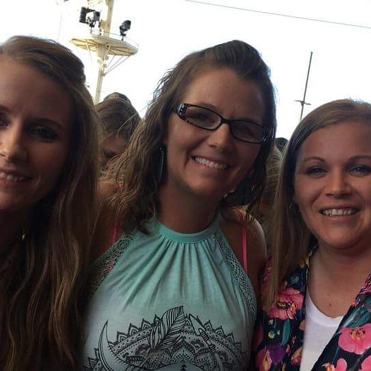 heatherweelborg's tweet image. Ready to see #BrantleyGilbert #aaronlewis and #joshphillips with the sisters!!  ❤❤#amplivefeed