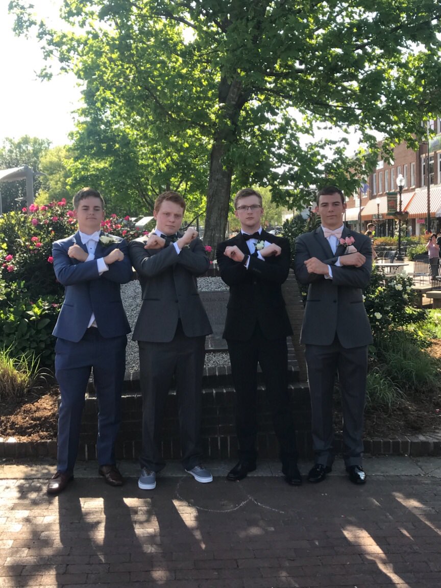 FoardTigersFB's tweet photo. These guys clean up nicely! #Prom2018 https://t.co/PlY33iFUmW