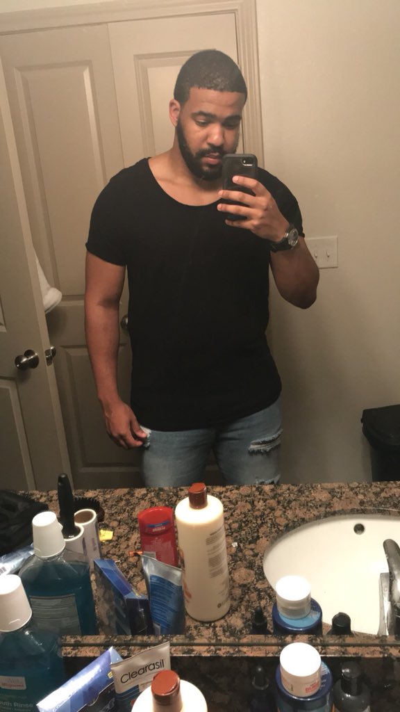 iDont_Chase's tweet photo. Felt like posting sum #BigGuyTwitter #SingleQueTwitter https://t.co/UP0Hg9bw6x