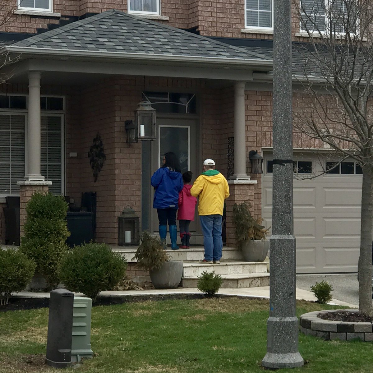 AlvinTedjo's tweet photo. Families who canvass together... win elections! Our volunteers bring coffee and kids with them 😂😂😂 See you on the trail! #TeamTedjo #Oakville #WhoWeFightFor https://t.co/HXjCDOw53K