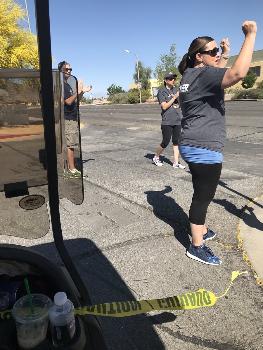 c_iglitz's tweet photo. Such a great event!  We got to cheer on the runners at the Run the Hill 5k today!! #onehill #runthehill #gofoothill https://t.co/AgpudRnk1g