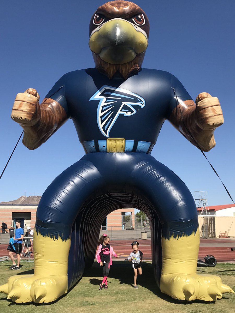c_iglitz's tweet photo. Such a great event!  We got to cheer on the runners at the Run the Hill 5k today!! #onehill #runthehill #gofoothill https://t.co/AgpudRnk1g