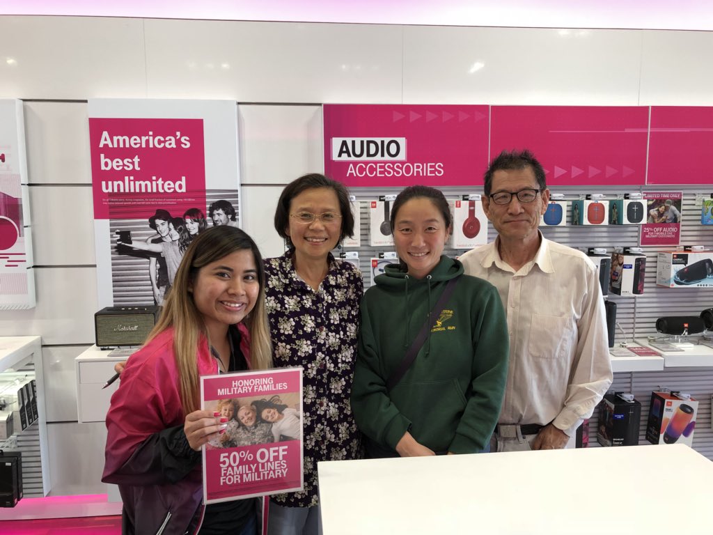 TherealDerickW's tweet photo. Thanking another military family for their service with savings! #mobilizeforservice #areyouwithus  @JonFreier @AdrianVanHooser @Randy_E_Tam https://t.co/ti8Sdydbxb