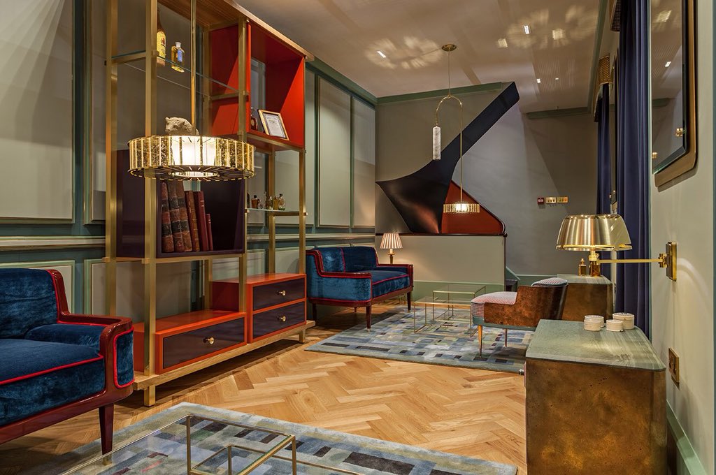 MartynWhiteLDN's tweet photo. Christopher Jenner’s design of the Atkinsons London store: https://t.co/hsHkWPpkIy #interiordesign #christopherjenner #burlingtonarcade https://t.co/s2xoOZTd7s