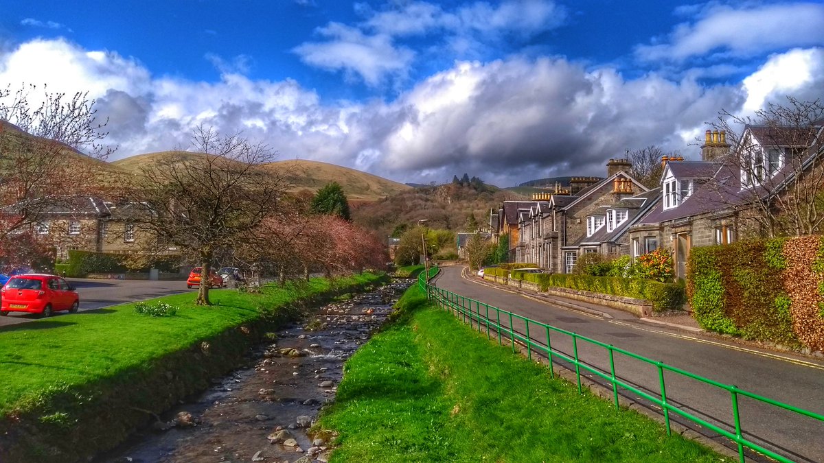 onefoto1's tweet photo. In a few weeks the burnside will be lined with blossoms on the trees.
#dollar #Clackmannanshire #onefoto https://t.co/SYtiOVRSD7