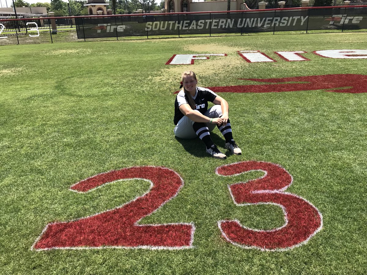 SEUFireSoftball's tweet photo. GREAT PLAYERS, EVEN BETTER PEOPLE!!!! ❤️ https://t.co/lwuBlDtitk