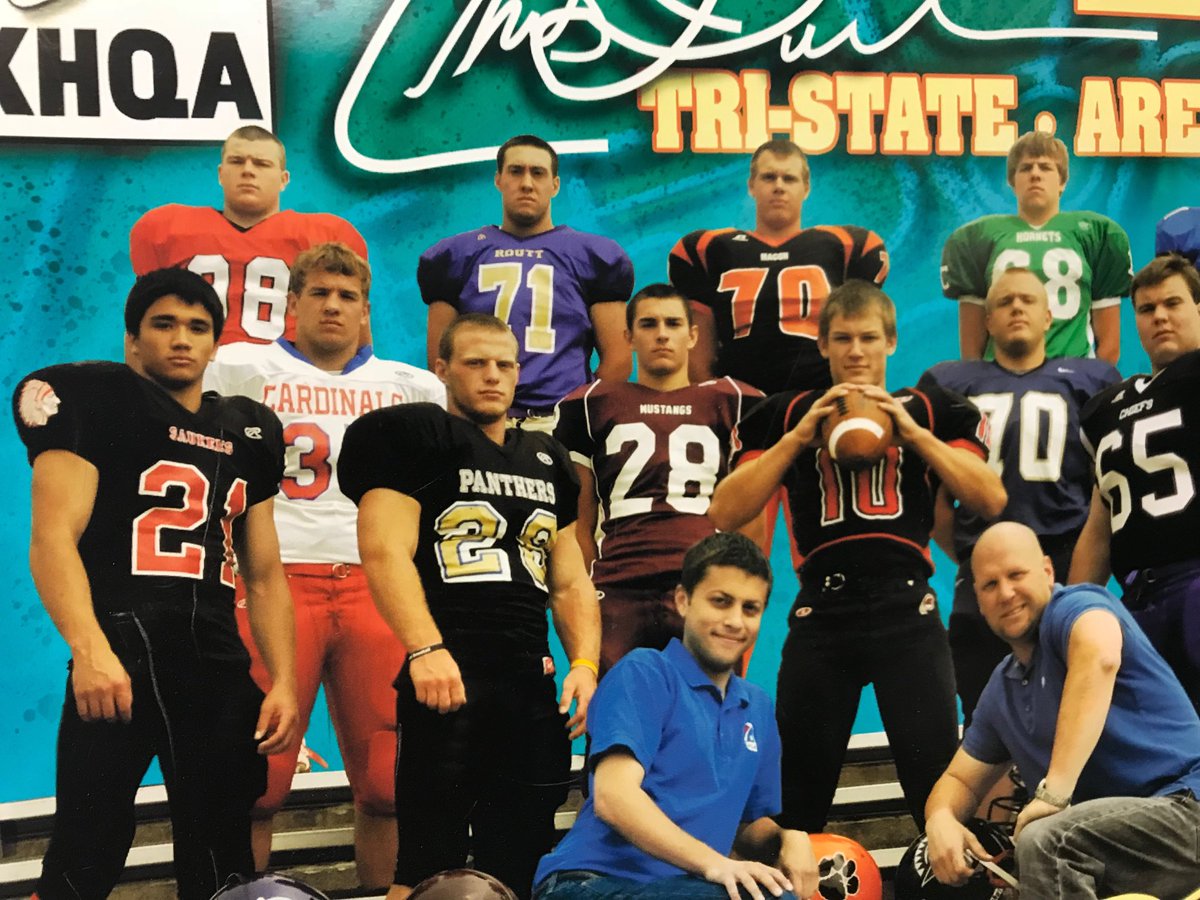 ChrisDuerr's tweet photo. That menacing looking dude in the upper left corner is about to be the steal of Free Agency for The Rams. 

Congrats @The_Real_98 https://t.co/f4i4nmb8o9