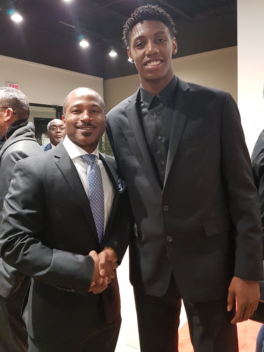 Currently at the BBPA Harry Jerome Awards (#BBPAHJA) with Rowan Barrett Jr. (@RjBarrett6)--MVP 'Basketball Without Borders' recipient during the #NBA 2018 All Star Weekend!  He is currently Canada's top basketball prospect and highly anticipated to be an NBA first draft pick.