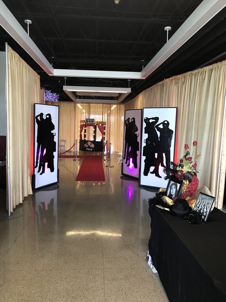 TCDORES1's tweet photo. TC Prom—Old Hollywood Glamour https://t.co/5iz6VonD8l