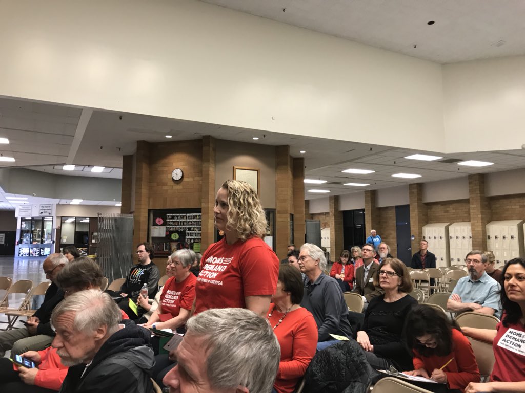 HilaryUhlig1's tweet photo. Thank you @RonWyden for working to end gun violence ad for holding your 888th town hall. @MomsDemand volunteers will keep showing up, will keep asking questions, and will demand action from our MoC’s. #keepgoing #EndGunViolence https://t.co/Rh4B6gmO9s