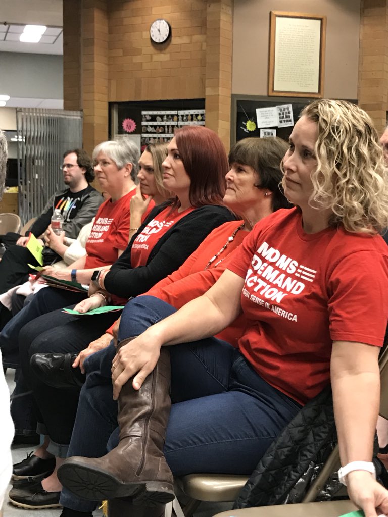 HilaryUhlig1's tweet photo. Thank you @RonWyden for working to end gun violence ad for holding your 888th town hall. @MomsDemand volunteers will keep showing up, will keep asking questions, and will demand action from our MoC’s. #keepgoing #EndGunViolence https://t.co/Rh4B6gmO9s