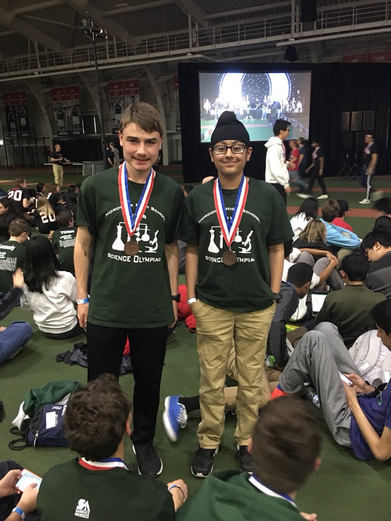 SandvickScience's tweet photo. Taking home hardware! What an amazing team!!! #ScienceProud #nhsscience # @NHillsNews @DrJoeClark @CaseyGWright https://t.co/M7vo2EMvpC