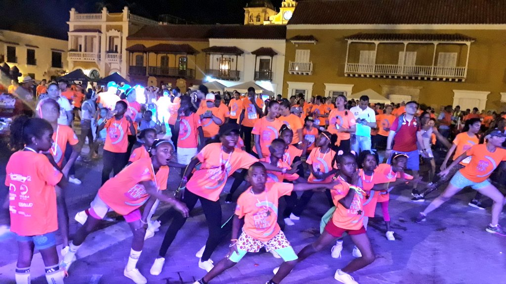 FunSerenadelMar's tweet photo. ¡Actividad física, diversión y mucho color en la #COSMICRUNcojowa2018! #CosmicRunCojowa #CosmicRun #CojowaCosmicRun @cosmicruncojowa @cosmicruncojowa @IDERCartagena https://t.co/TqM8iiSp53