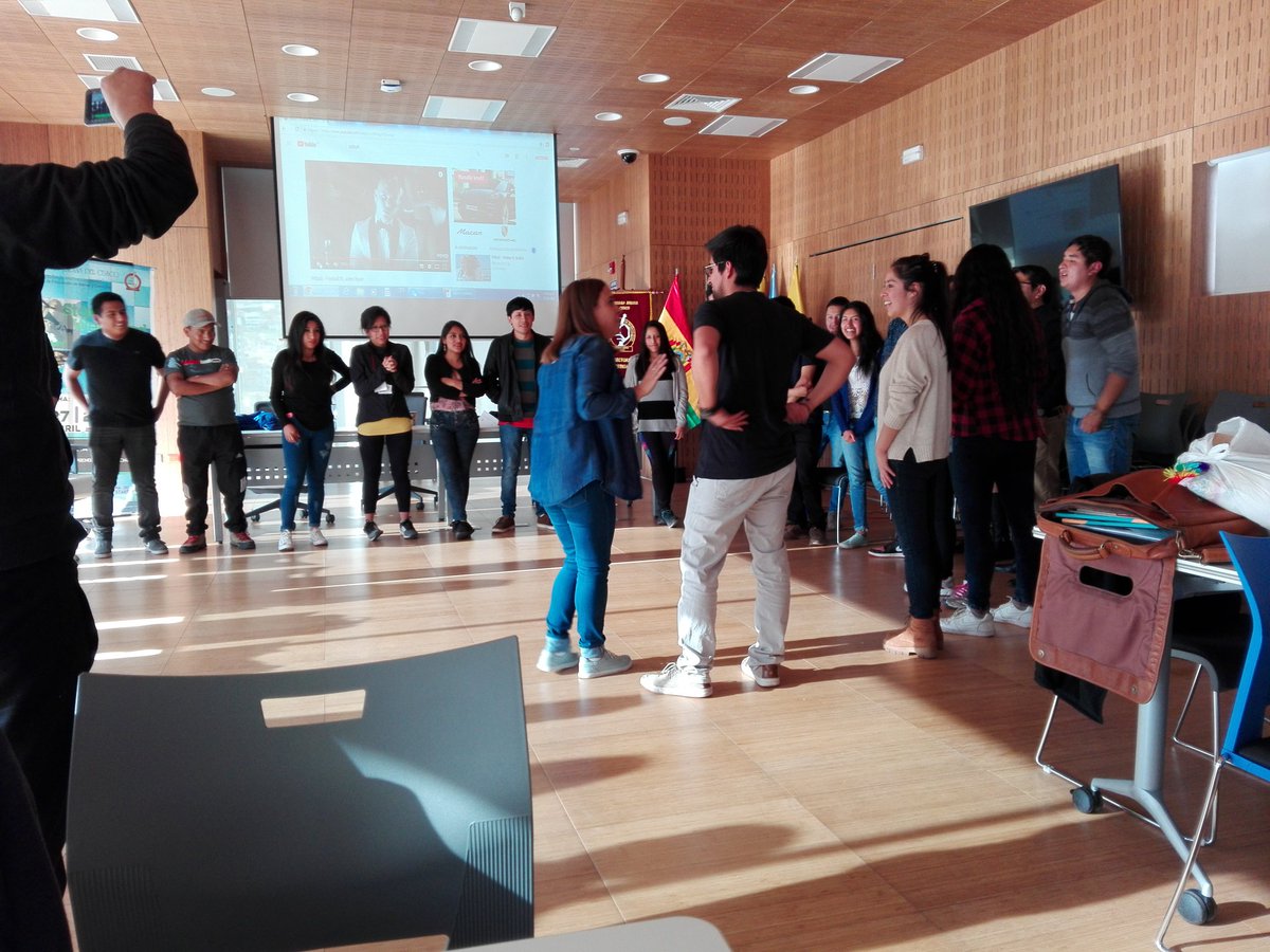 m_belenf's tweet photo. Actividad energizante en #swcusco piedra, papel y tijera evolution https://t.co/YnFC386Y1K