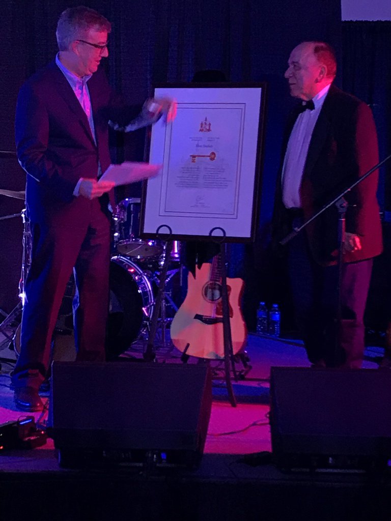 Moe Attalah receives the highest award in Ottawa from <a href="/JimWatsonOttawa/">Jim Watson</a> #OttNews #moesbeanfest